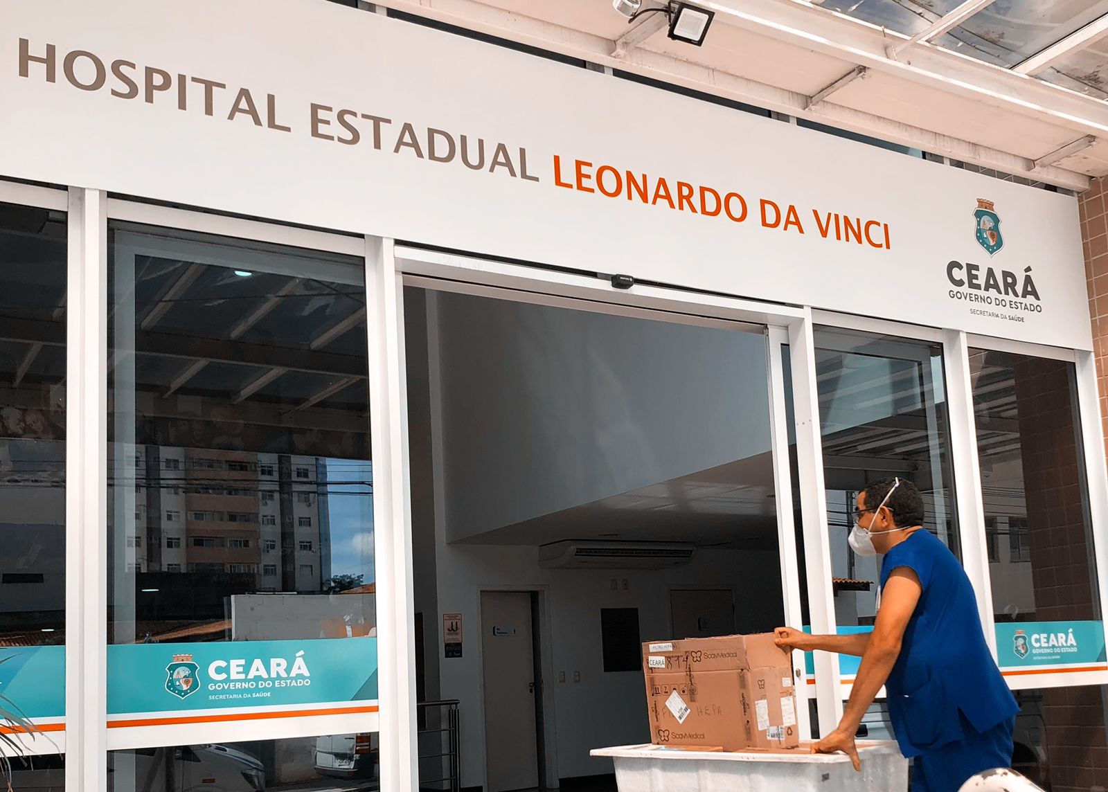(Português do Brasil) Hospital Leonardo da Vinci recebe dez capacetes ...